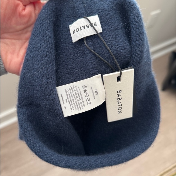 Aritzia Babaton Luxe Cashmere Kisho Beanie Total Eclipse worn by Meghan Markle - Picture 5 of 5